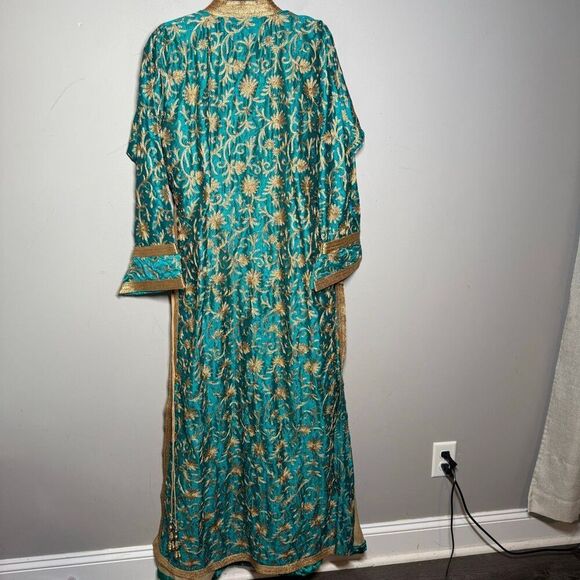 Two piece satin embroidered baroque pattern duster and slip dress - Picture 12 of 14
